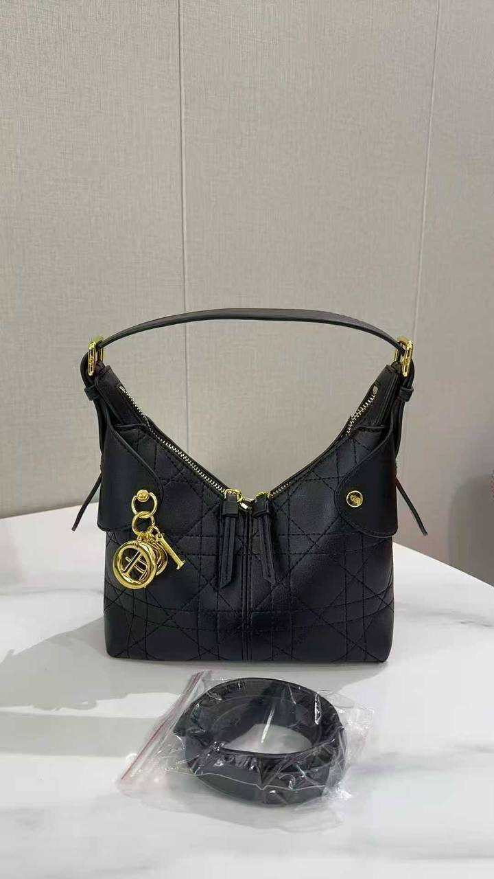 Dior
110 dhs✅

Zain203
♥️♥️♥️