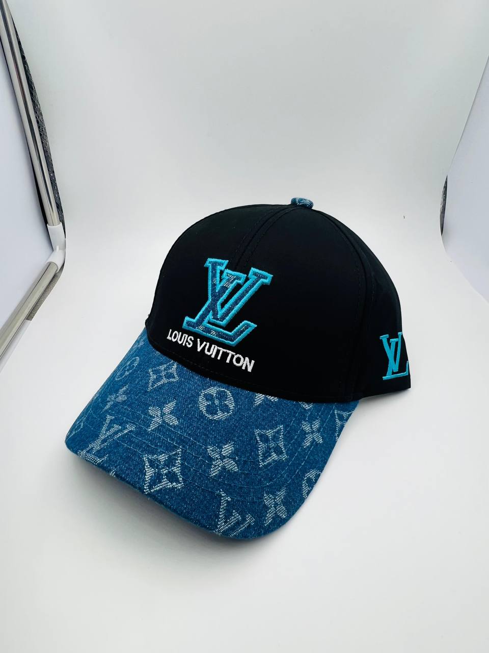 LV
Cap 🧢 
Master quality 💯
45 dhs👑

Zain273
♥️♥️♥️