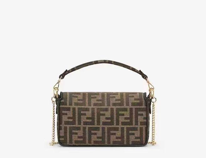 FENDI NEW CAME HIGH QUALITY WITH BOX 
120 dhs🇦🇪🇦🇪

Zain295
♥️♥️♥️