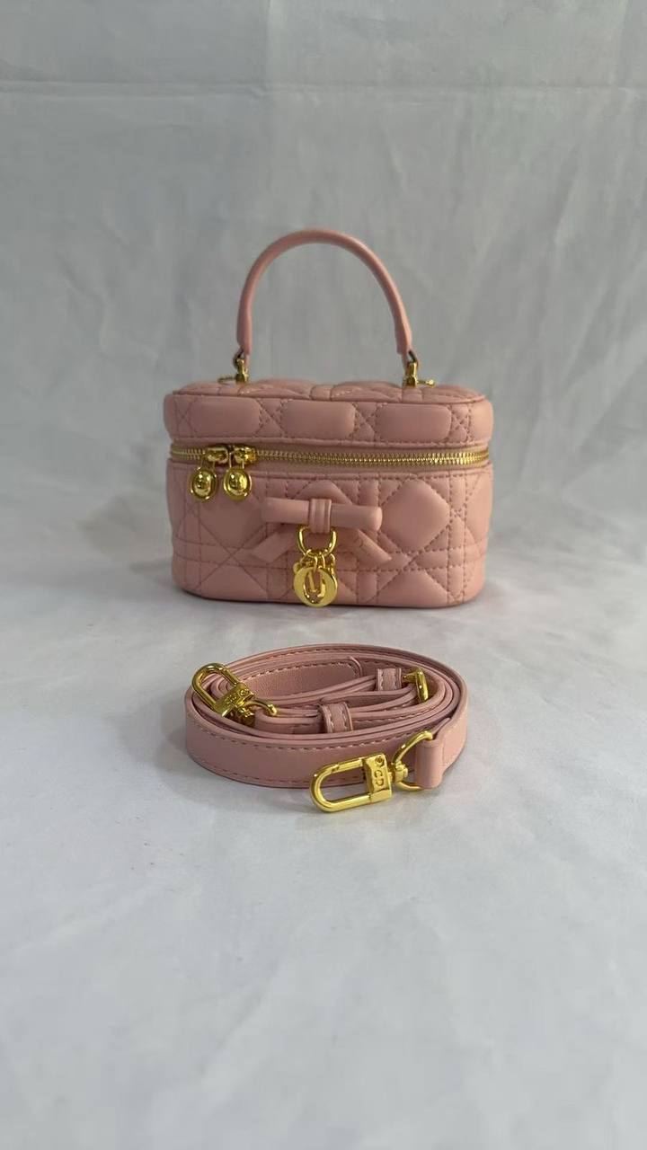 DIOR 
95 dhs✅
with box

Zain90
Zain143
♥️♥️♥️
