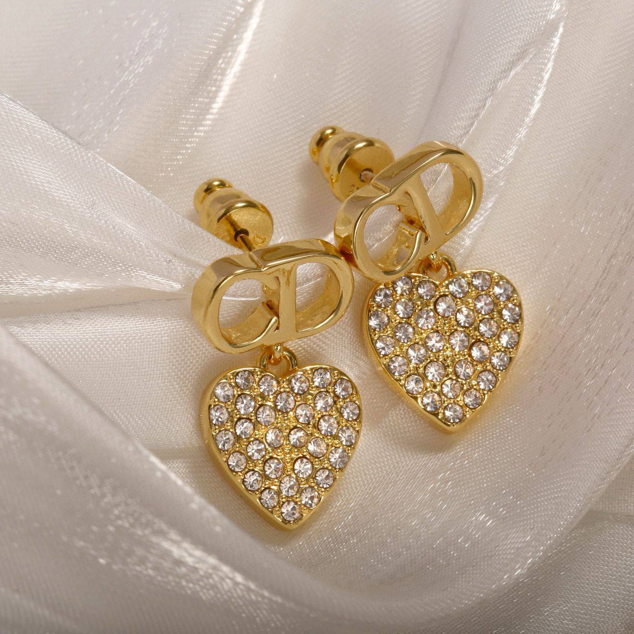 Dior set 🌺
Necklace 
Earrings 
Bracelet 
*Master quality* 🪩

130 dhs❣️
normal box

Zain48
♥️♥️♥️