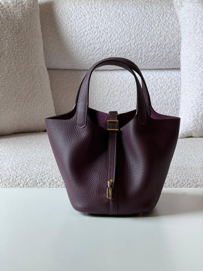 Hermes
picotin 18cm💥Master quality ✅

with box📦

340 dhs✅

Zain52
♥️♥️♥️