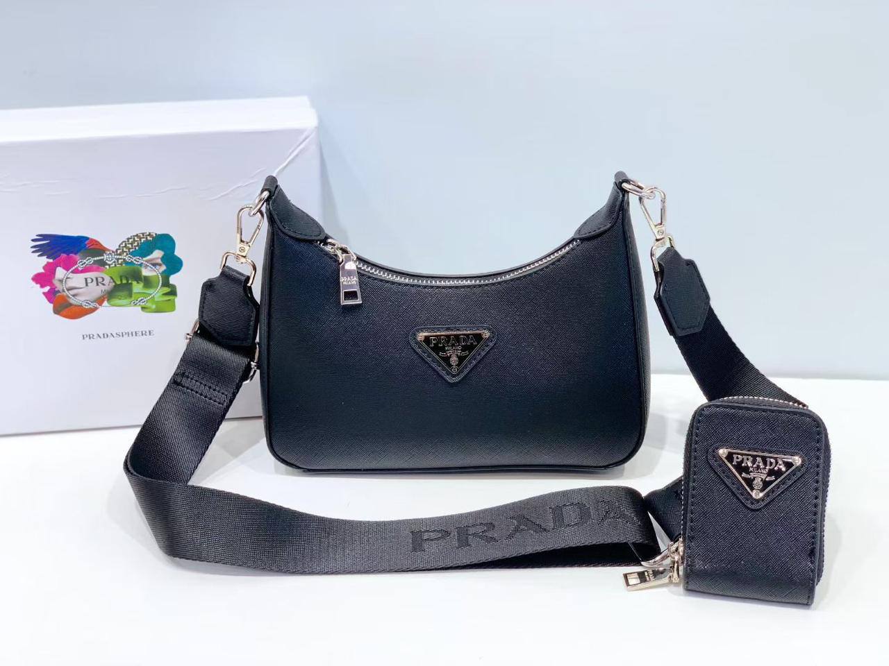 💞 Prada 2 in 1
1️⃣ First quality ＋🎁
Size : 22.5 * 18 * 6 cm
90 dhs🪙🌨️

with box🎁

Zain115
♥️♥️♥️
