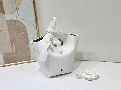 polo
105 dhs🪙🌨️

with box
🎁🎁🎁

size 22×12×12cm

Zain213
♥️♥️♥️