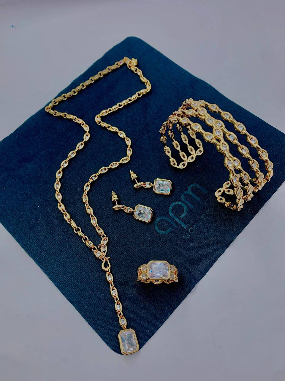 APM ✨💫
NECKLACE
EARRINGS
RING
BANGLE
230 dhs✅ SET
 WITH GOOD BOX AND PAPER BAG🛍️🎁

Zain89
♥️♥️♥️