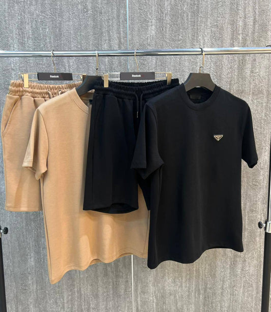NEW PRADA 
*♕ 𝐒𝐔𝐏𝐄𝐑 𝐌𝐀𝐒𝐓𝐄𝐑 ♕*
SIZE: S,M,L,XL,XXL
410 dhs✅

Zain227
♥️♥️♥️