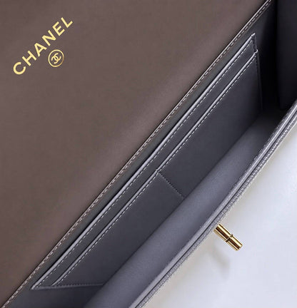CHANEL 

NEW CAME 

GOOD QUALITY 

105 dhs🇦🇪🇦🇪

Size :25cm

Zain39
Zain295
Zain17
♥️♥️♥️