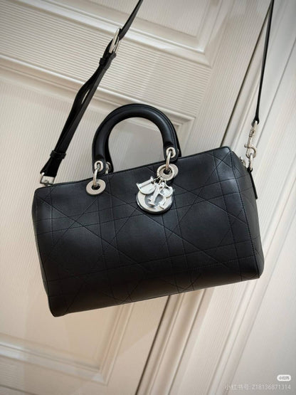 Dior
Master🌺
480 dhs✅

Zain10
♥️♥️♥️