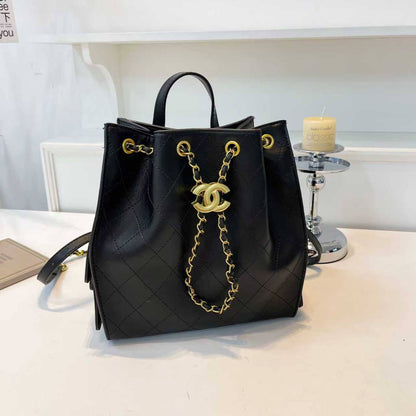 CHANEL  
size  23×13×25cm

105 dhs💓
 
Zain04
♥️♥️♥️