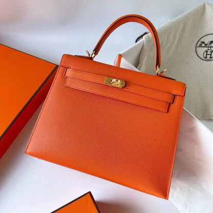 Hermes 

good quality, comes with box, 
🎁🎁🎁

size... 25 * 20 cm 

115 dhs🗽

Zain12
♥️♥️♥️