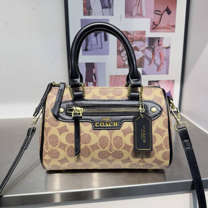 Coach
70 dhs✅

Zain232
♥️♥️♥️