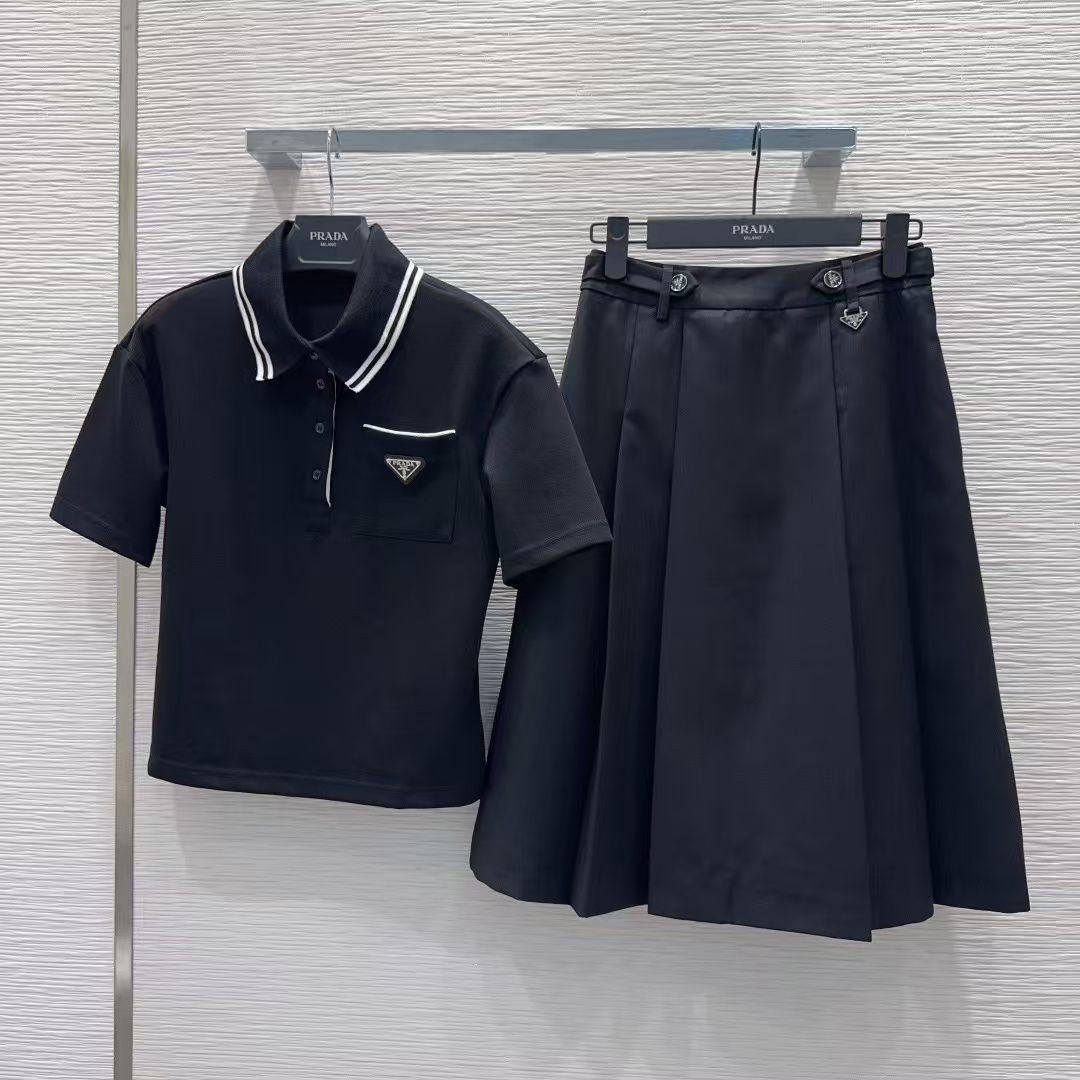 PRADA
*Super Master quality*
*Sizes:S M L XL*

410 dhs💓

Zain308
♥️♥️♥️