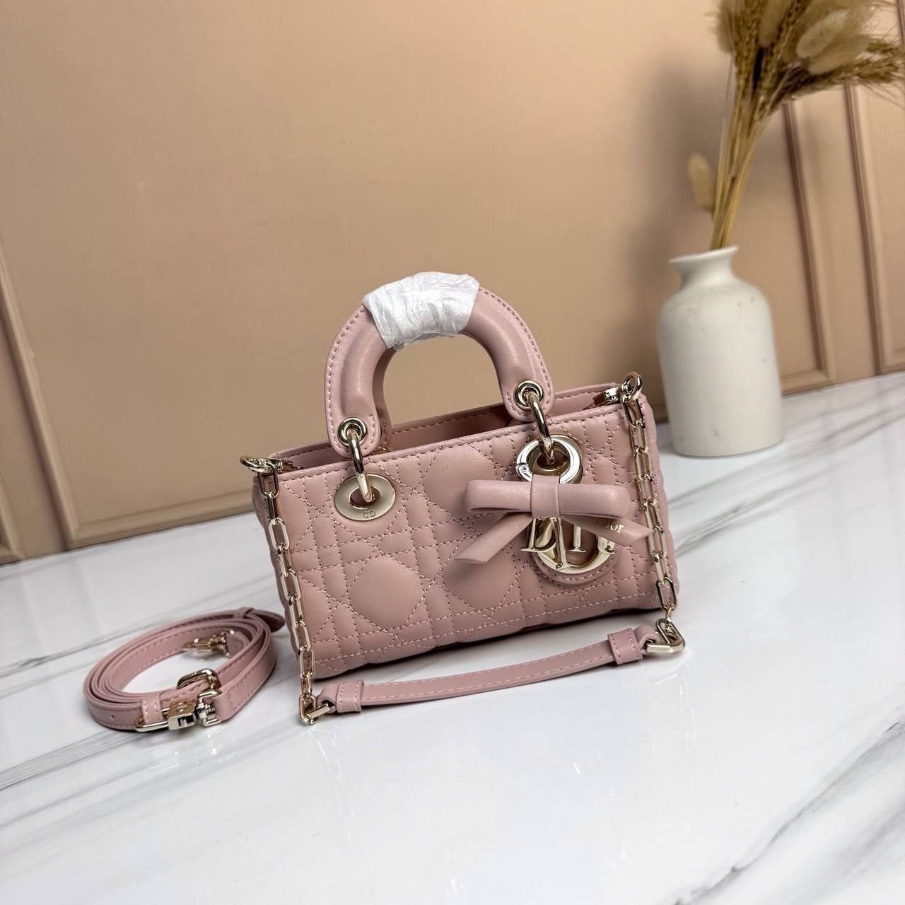 Dior 
Master🎁🎁
310 dhs✅
#17cm🥰🥰

Zain228
♥️♥️♥️
