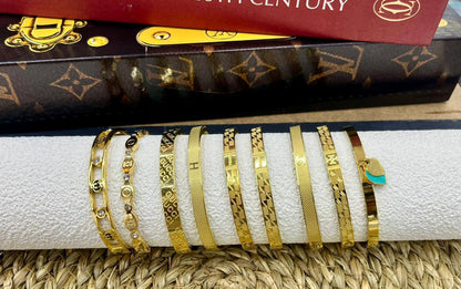 BANGLE’S
New Arrival 🍃
20 dhs🪙🌨️

Zain263
♥️♥️♥️