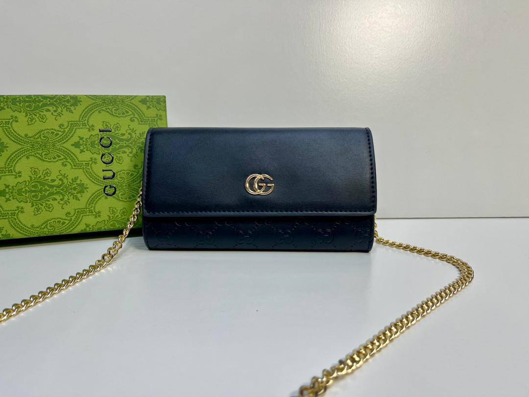 Coach - CH - DKNY
85 dhs❣️
with box
🎁🎁🎁

size 19×5×11cm

Zain41
♥️♥️♥️