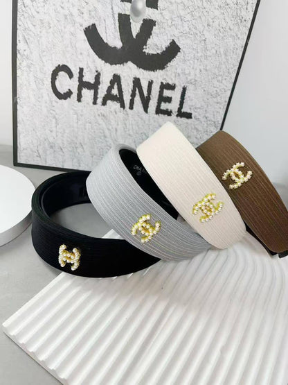 Headband 🔥*
good quality 💯

With paper bag 🛍️
20 dhs🪙🌨️
With master box 🗃️ 
40 dhs🪙🌨️

Zain216
♥️♥️♥️