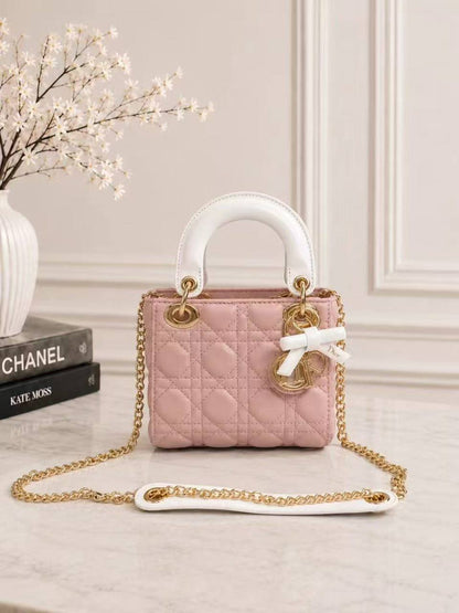 Dior
125 dhs🇦🇪🇦🇪

SIZE：17×9×14

Super good 
quality 

with box
Zain35
♥️♥️♥️