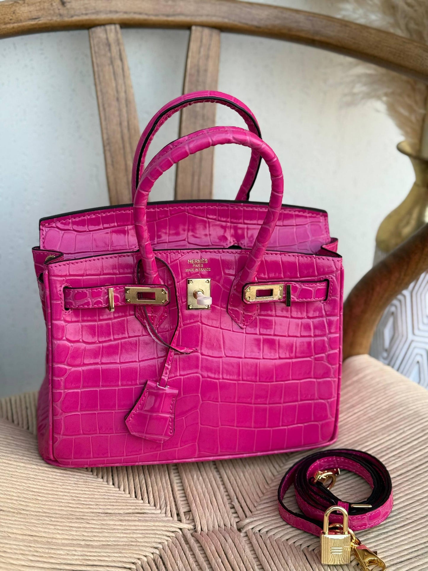 HERMES
25cm
380 dhs👑
Top quality 
With box🎁

Zain167
♥️♥️♥️