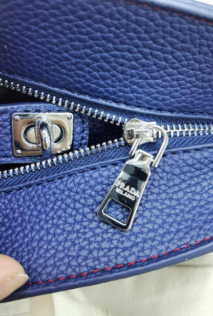 💞 Prada big 2 in 1
 1⃣️ First quality 
Size : 34 * 25* 20  cm
80 dhs✅

Zain115
♥️♥️♥️