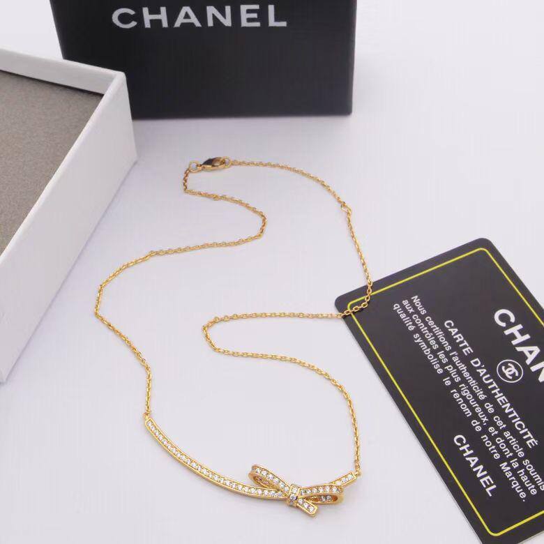 CHANEL MASTER
NECKLACE 💫✨
60 DHS✅
WITH BOX AND PAPER BAG🎁🛍️

Zain89
♥️♥️♥️