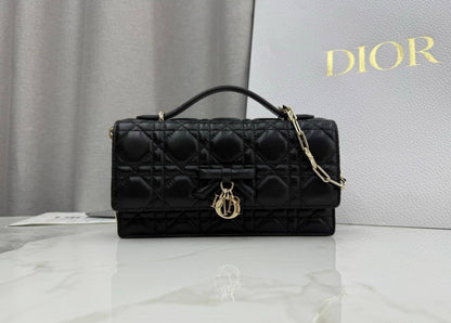 Dior ✨💕✨
New collection ✨✨✨
SuperMaster Quality 🔥🔥
Available Now ❤️❤️❤️
For Price 👇 WTSP Text Zain 0568585901

Zain252
♥️♥️♥️