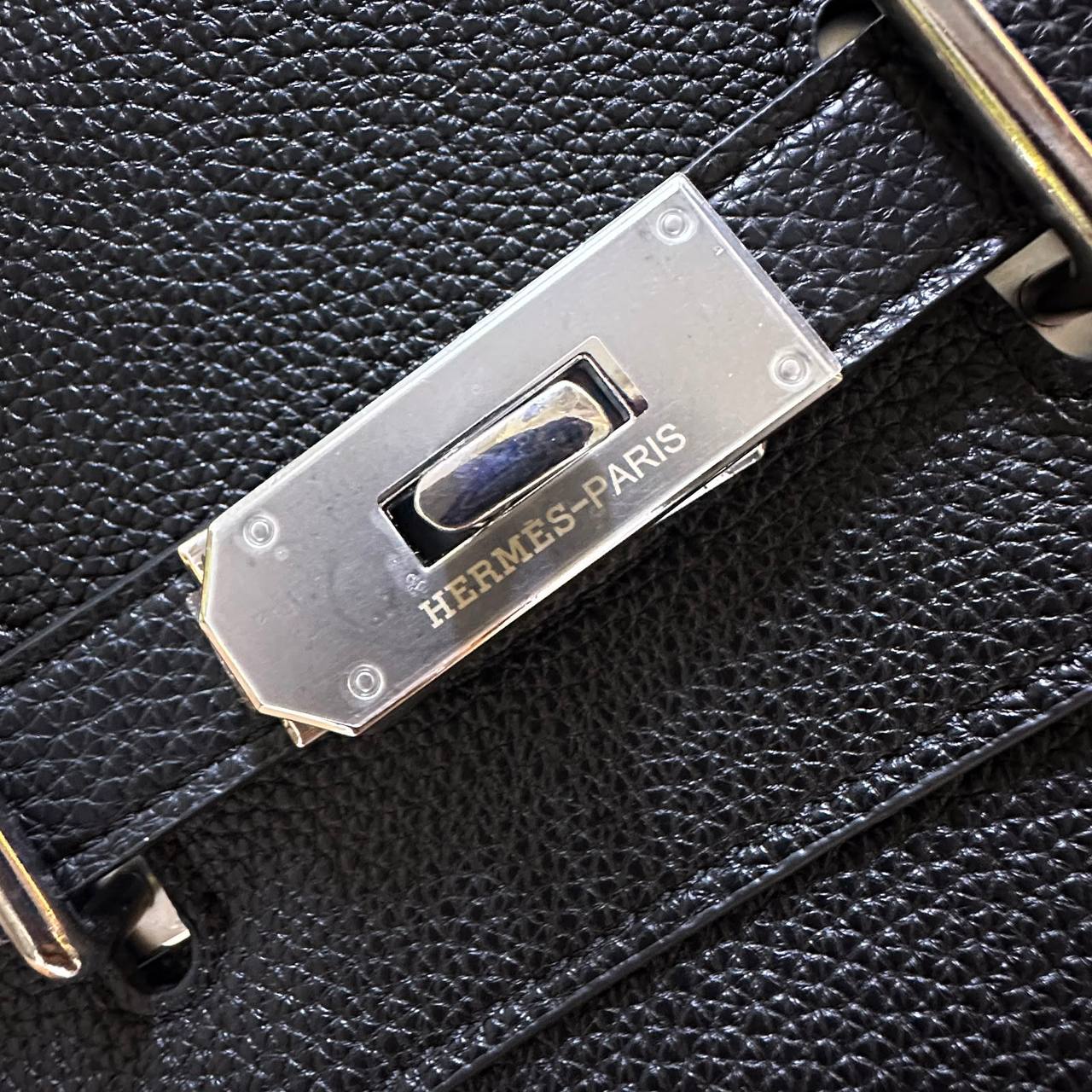 HERMES 

NEW DESIGN 

GOOD QUALITY 

WITH BOX 

110 DHS🇦🇪🇦🇪🇦🇪
Zain295
♥️♥️♥️