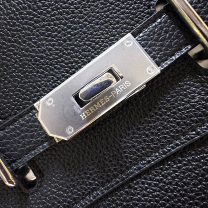 HERMES 

NEW DESIGN 

GOOD QUALITY 

WITH BOX 

110 DHS🇦🇪🇦🇪🇦🇪
Zain295
♥️♥️♥️