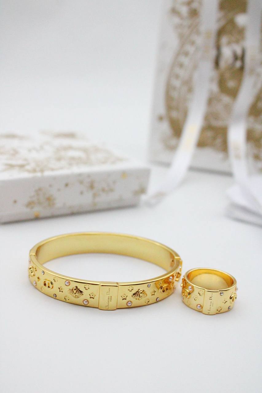 Lv set

Bangle & ring

120 dhs

Zain122
♥️♥️♥️