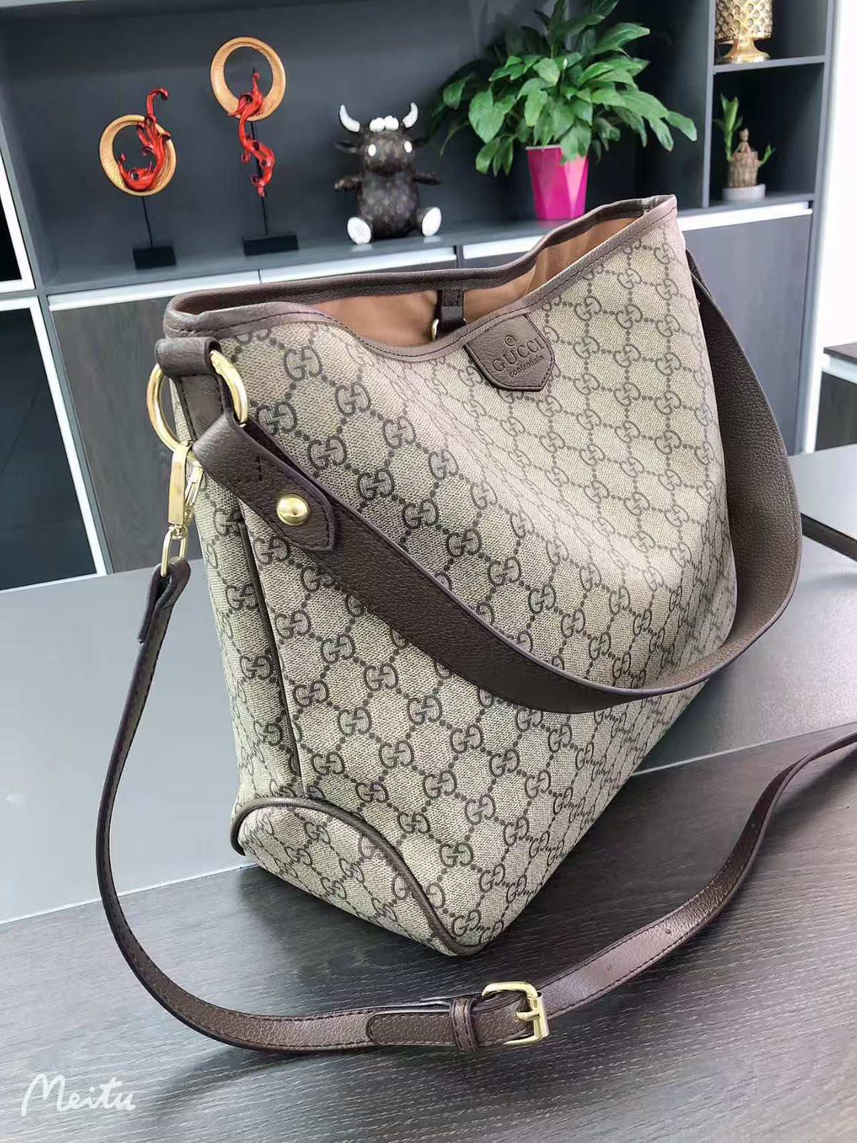 Gucci
90 dhs✅✅

Zain07
♥️♥️♥️