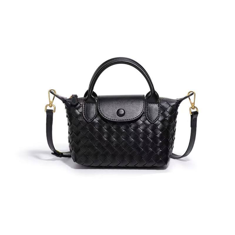 BOTTEGA 
80 dhs💓
size 22 cm🤝🤝

Zain161
♥️♥️♥️