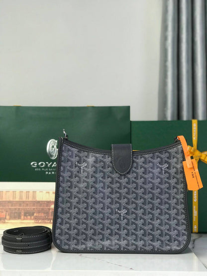 Goyard Musette 
Size 28 cm

For Price 👇 WhatsApp✅
0568585901 
0507557372
0552275751 Owner Zain 👌

Zain274
♥️♥️🇦🇪
