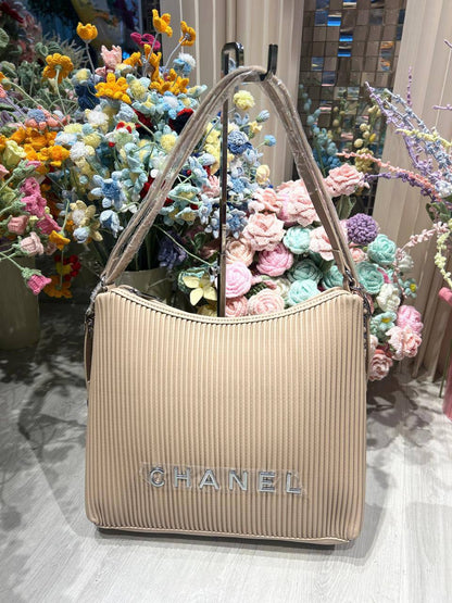 CHANEL 
110 dhs🇦🇪

Zain44
♥️♥️♥️