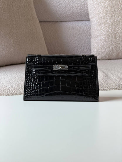 Hermes
pochette 21cm

master quality
with box 📦 
600 dhs🇦🇪🇦🇪

Zain52
♥️♥️♥️