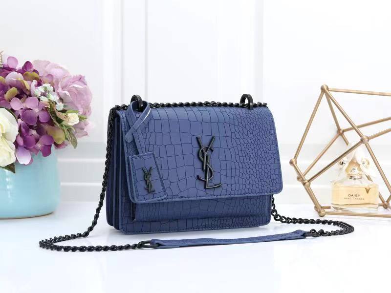 YSL 
120 dhs✅
size 22cm

Zain161
♥️♥️♥️