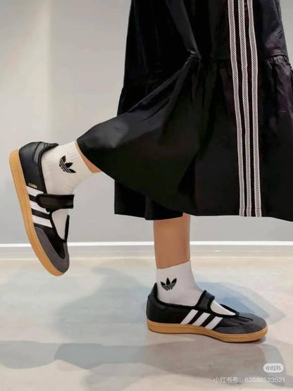 Adidas
Size 36-40 
Good quality 
100 dhs🌺

Zain138
♥️♥️♥️