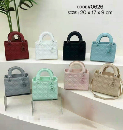 CHRISTIAN LADY DIOR
ᴍᴀᴛᴛᴇ ʟᴇᴀᴛʜᴇʀ ᴍᴀᴛᴇʀɪᴀʟ
sɪᴢᴇ : 20 cm

70 dhs🪙💕

Zain31
♥️♥️♥️