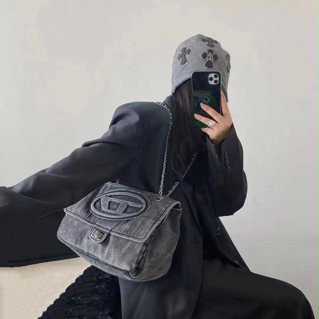 DIESEL 
GOOD QUALITY 
120 dhs💓

Zain17
♥️♥️♥️