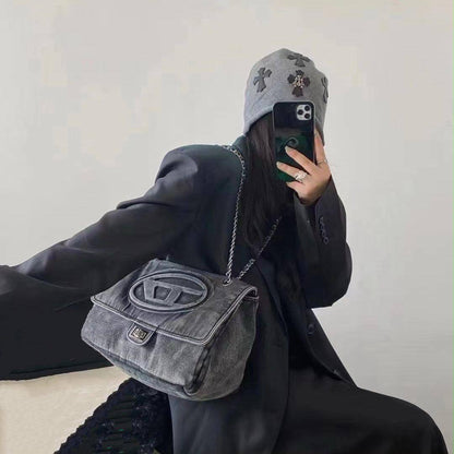 DIESEL 
GOOD QUALITY 
120 dhs💓

Zain17
♥️♥️♥️