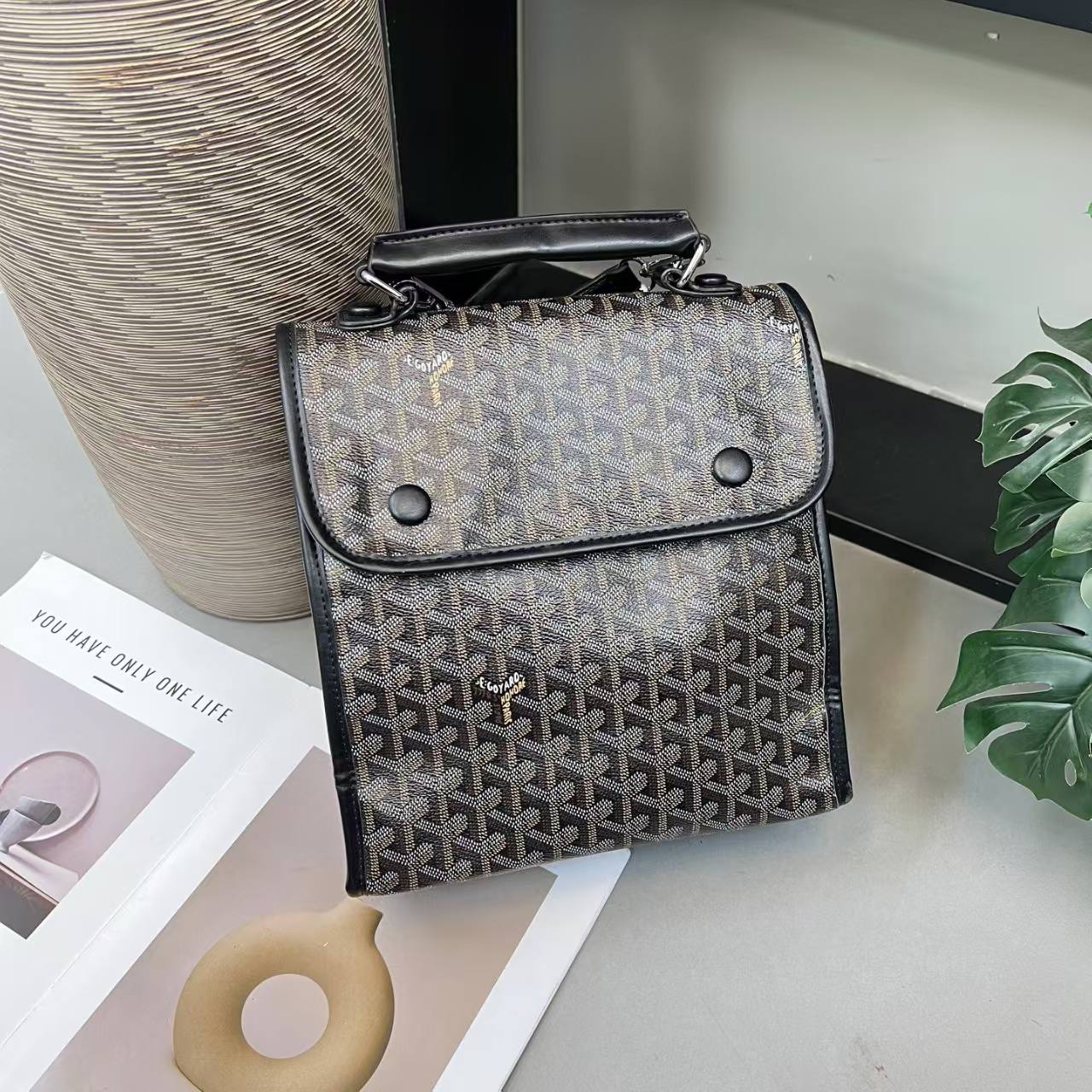 Goyard
65 dhs💓

Zain232
♥️♥️♥️