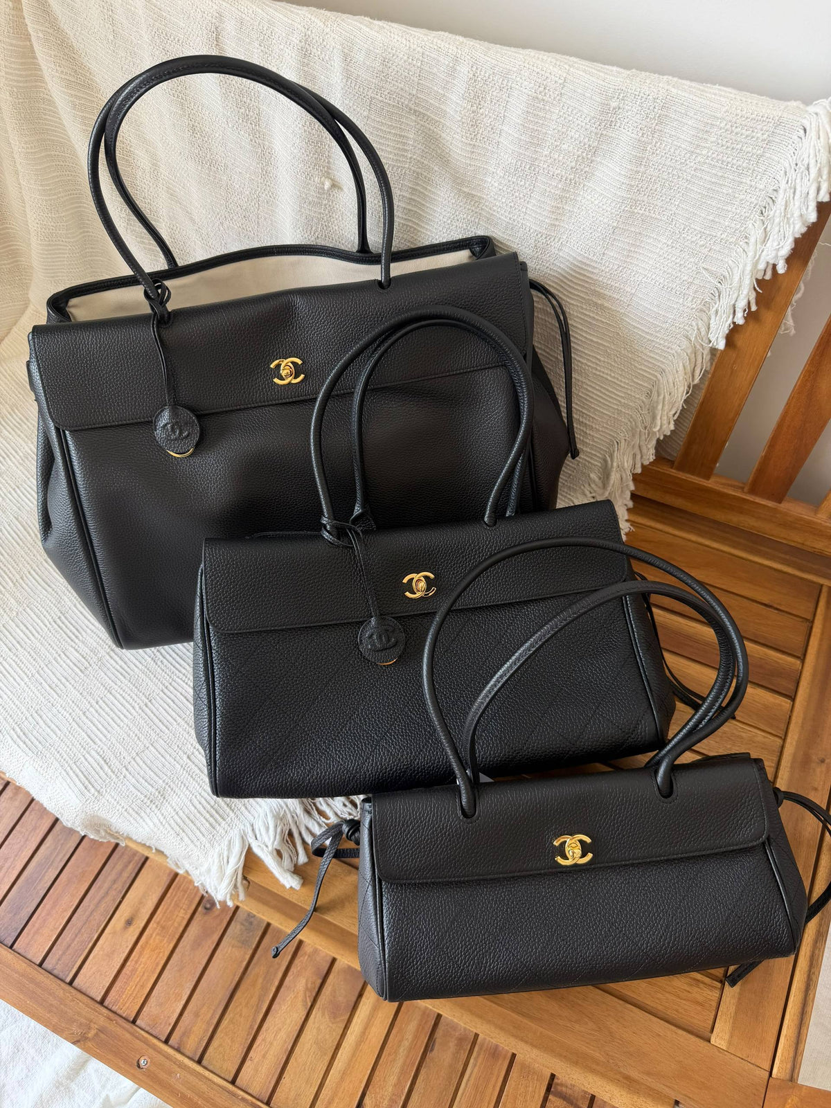 Chanel Suede Tote

For Price 👇 WhatsApp✅
0568585901 
0507557372
0552275751 Owner Zain 👌

Available In 3 Size
43CM
36CM
31CM

Zain317
♥️♥️♥️