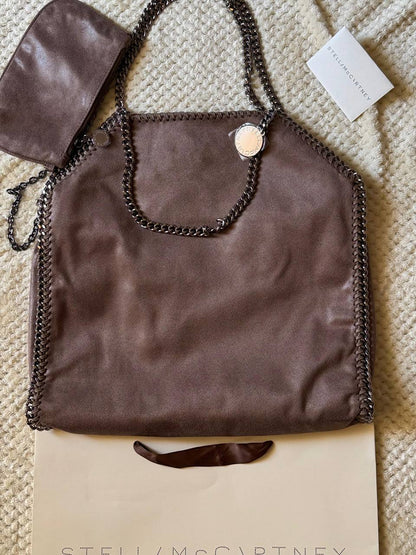 STELLA McCARTNEY
37cm
380 dhs🪙🌨️
Top quality

Zain167
♥️♥️♥️