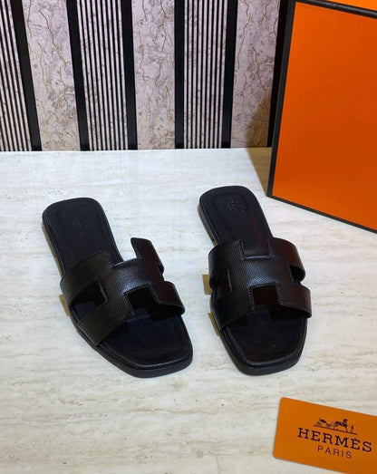 HERMES 
☘️ *SIZE  36  to 41 ☘️                                                                                                       
180 dhs💓

ZainK
♥️♥️♥️