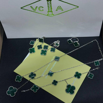 VCA SET ❤️‍🔥*
Necklace 🦋
Earring🌸
Ring 💍 free size 
Bracelet ✨
Master quality 💯
With normal boxes 🗃️ 
240 dhs🪙🌨️
With master box 📦 
290 dhs🪙🌨️

Zain216
♥️♥️♥️