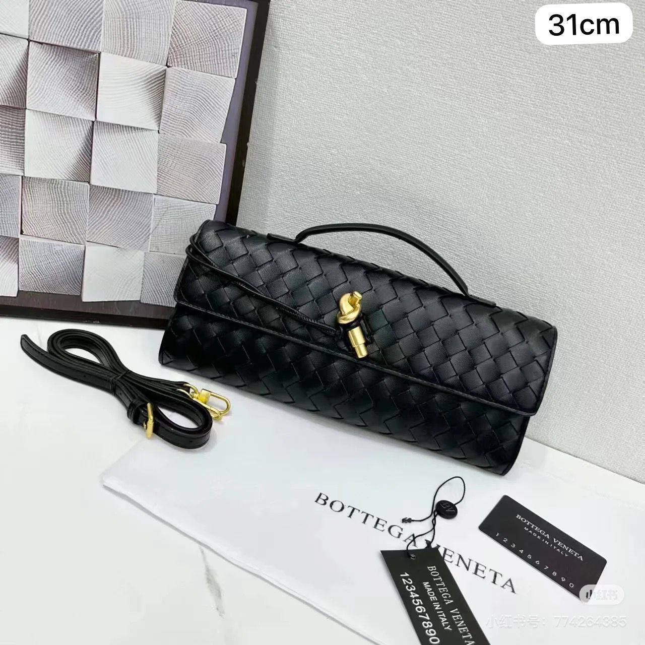 Bottega Veneta
1️⃣ First quality + 🎁
Size : 31 ~ 21 cm
100 dhs✅
with box 🎁

Zain115
♥️♥️♥️