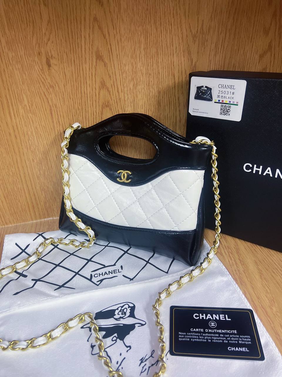 CHANEL
90 dhs🪙💕

with box
🎁🎁🎁

Zain190
♥️♥️♥️