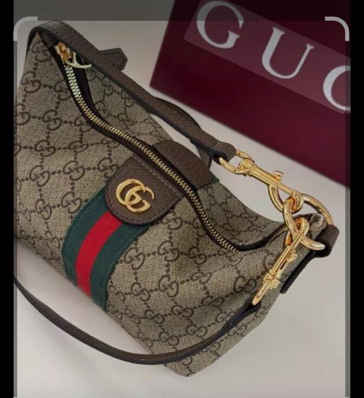 Gucci

90 dhs🇦🇪🇦🇪

with box
Zain239
♥️♥️😂