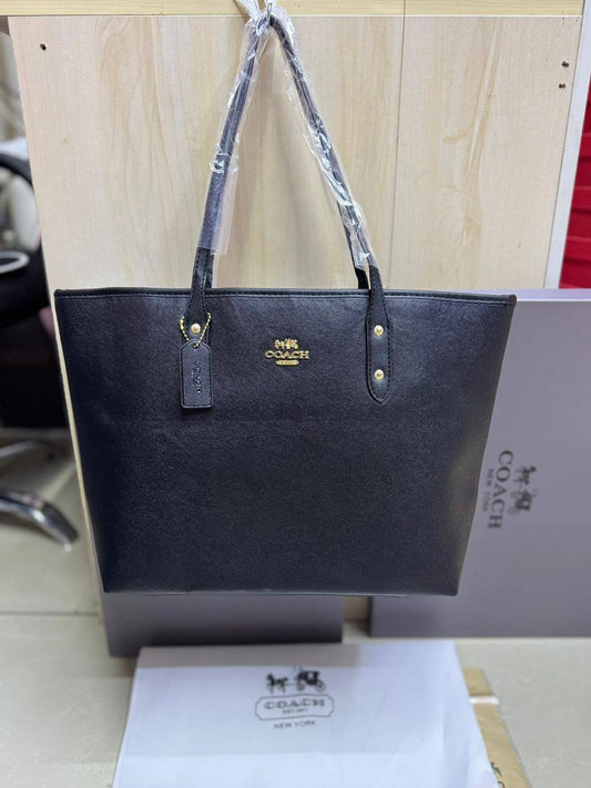 💗 Coach Tote
1️⃣ First quality +🎁
Size : 33 * 27 cm
85 dhs❤️
with box 🎁

Zain115
♥️♥️♥️