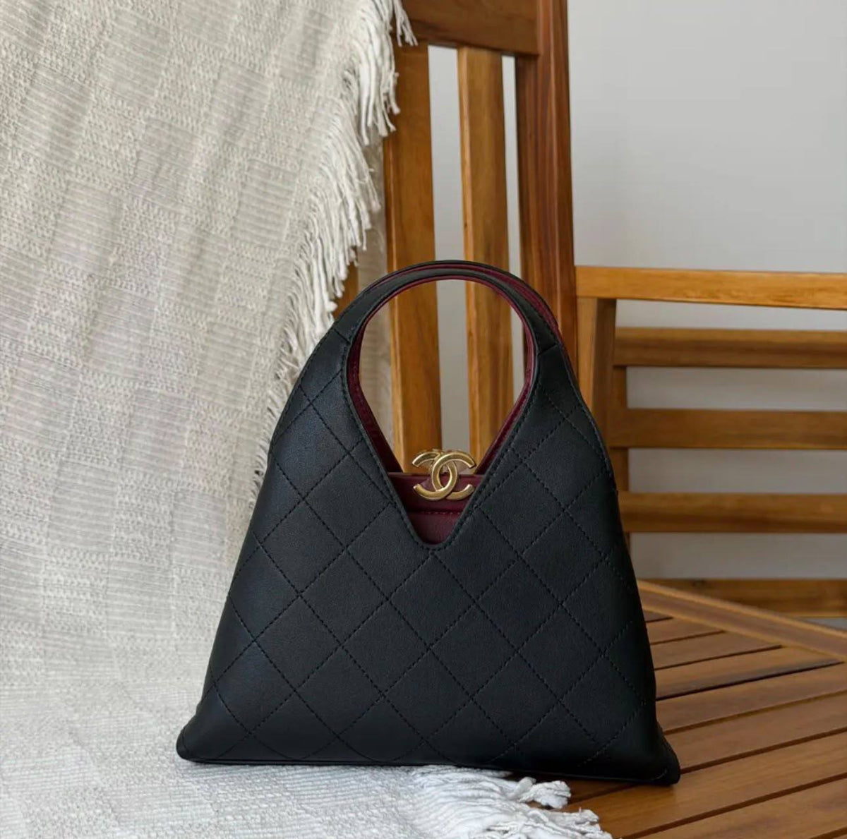 Chanel Bag 

 23Cm 
With Box

300 dhs🇦🇪🇦🇪

Zain131
♥️♥️♥️
