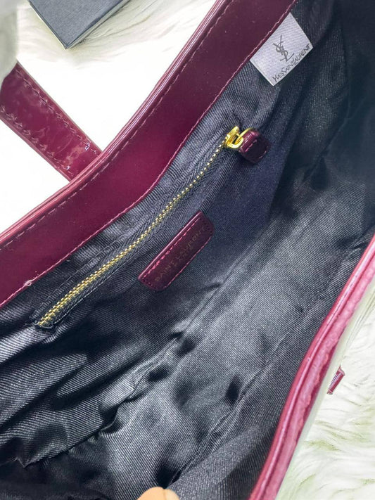 ❤️ YSL Hobo
1⃣️ First quality +🎁
Size: 25.5 * 15 * 7cm
90 dhs❣️
with box🎁

Zain115
♥️♥️♥️