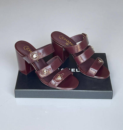 CHANEL 
SuperMaster Quality 💯
450 dhs❣️
Size: 36-41💥

Zain171
♥️♥️♥️
